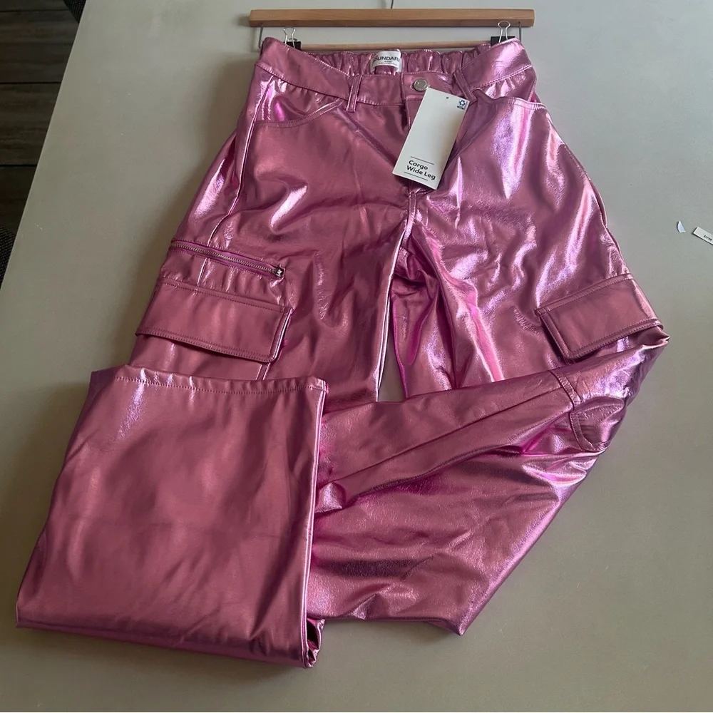 No Boundaries  Metallic Pink Wide Leg Cargo Pants. Size 8-10 - Picture 9 of 10